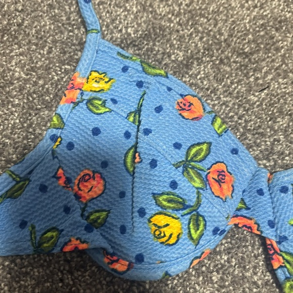 Small low support top - Picture 2 of 8